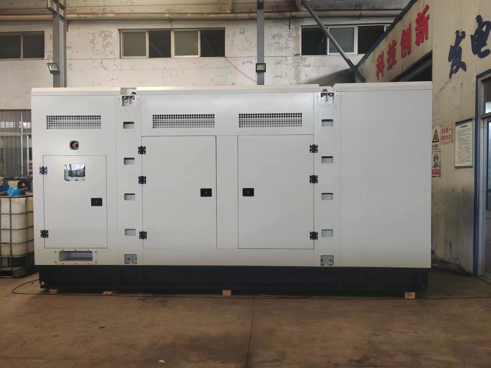 低压/高压矿山静音式潍柴550kw/600kw柴油发电机组